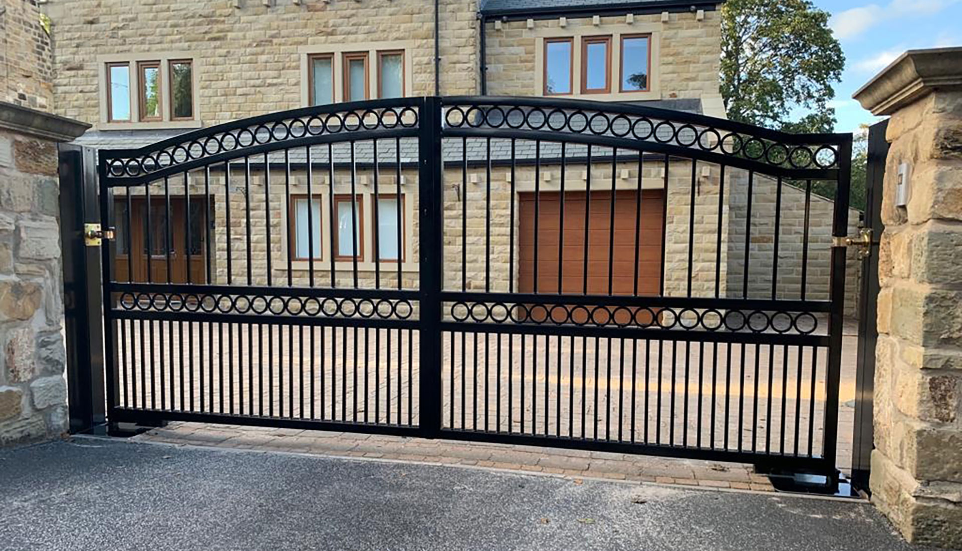 Awnings Electric Gates Hull Garage Doors Shade and Secure